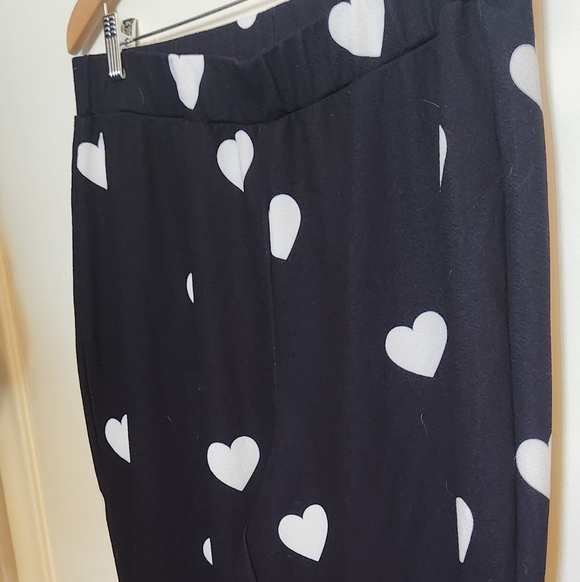 SHEIN Black and White Heart Pattern Pants - Picture 3 of 4